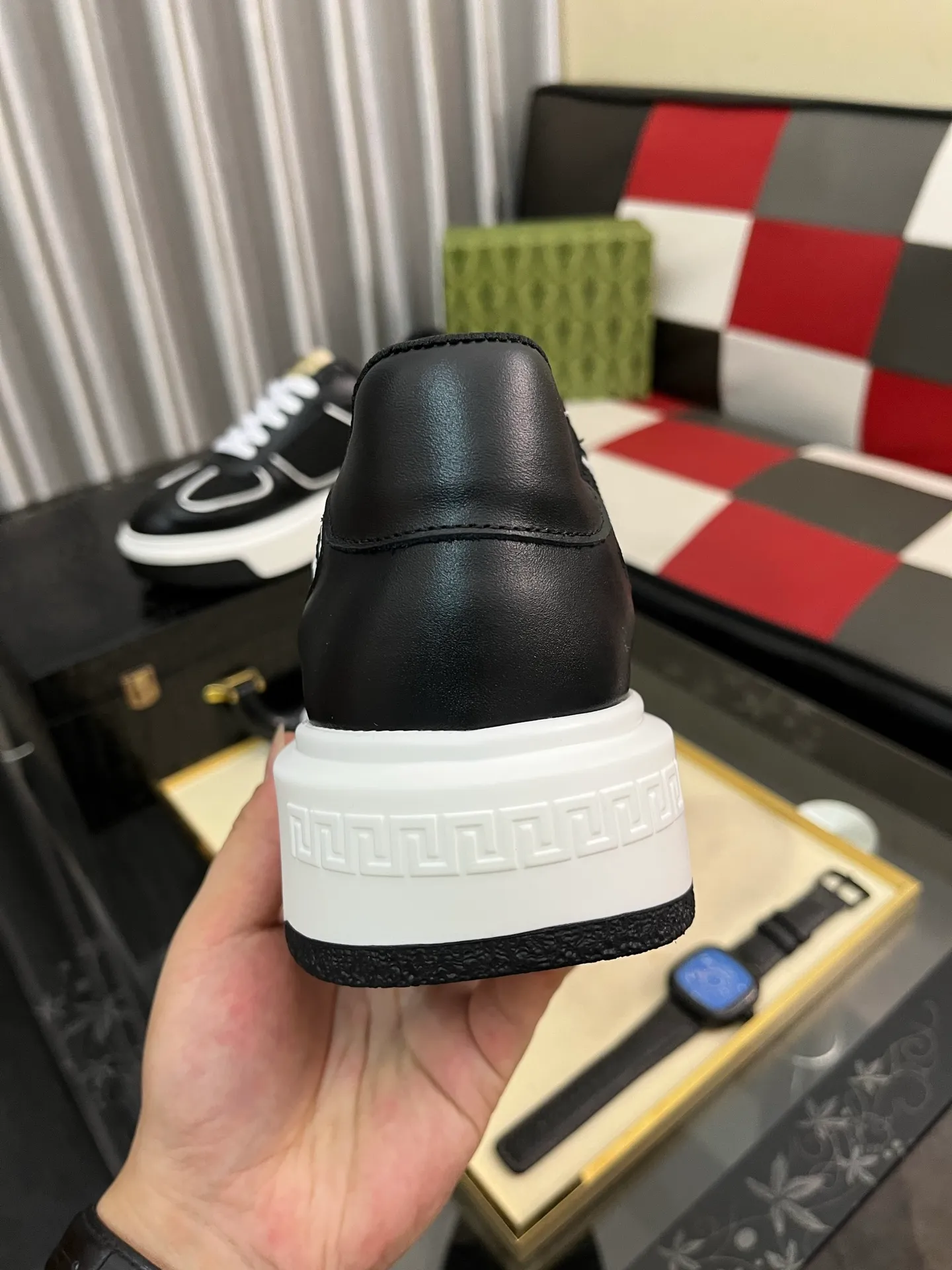 Men's Men's Shoes 💰458⌚️⌚️ [Gucci·Gucci] Original quality. ~ Unique modern style sneakers. 🏃A must-have casual shoe for trendy men😍😍 Original brand imported from Italy, imported original leather, sheep lining (refuses to discolor and grind feet) Sole: Original sole provided by the original factory, French lazy style design ⚠️Fit to the feet, original quality, super comfortable original sole. Just like shooting the real thing 🎬The real thing is better Code number: 38-442️⃣Colors available